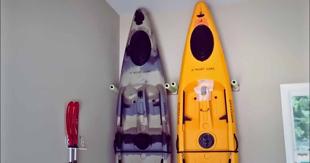 Kayak standing storage