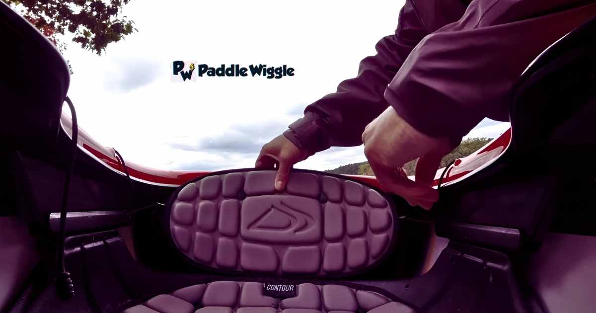 Seat adjusting of a kayak.