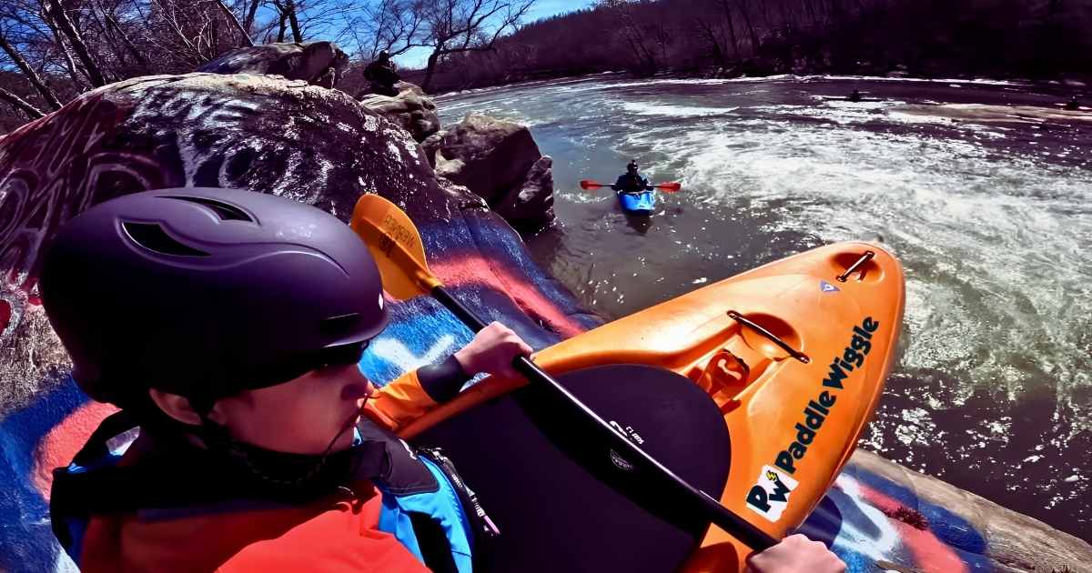 Holding a kayak paddle correctly