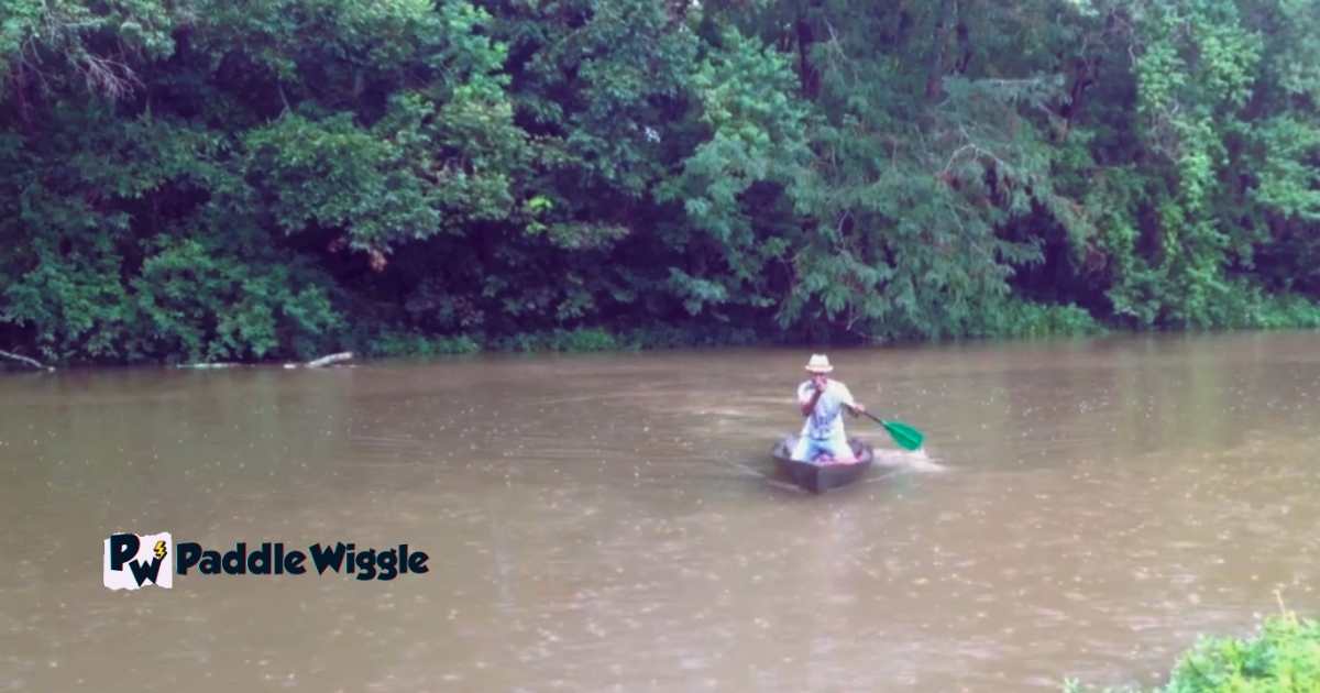 Paddling Style of a Pirogue